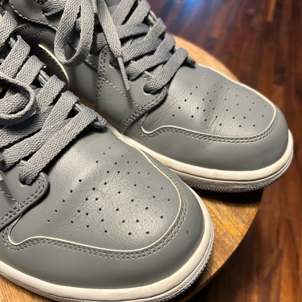 Jordan 1 mid